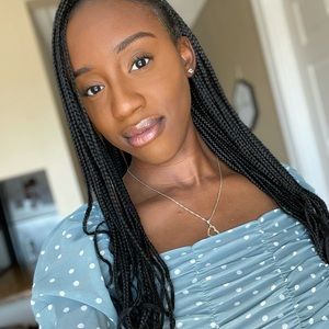 Meet your Posher, Monique